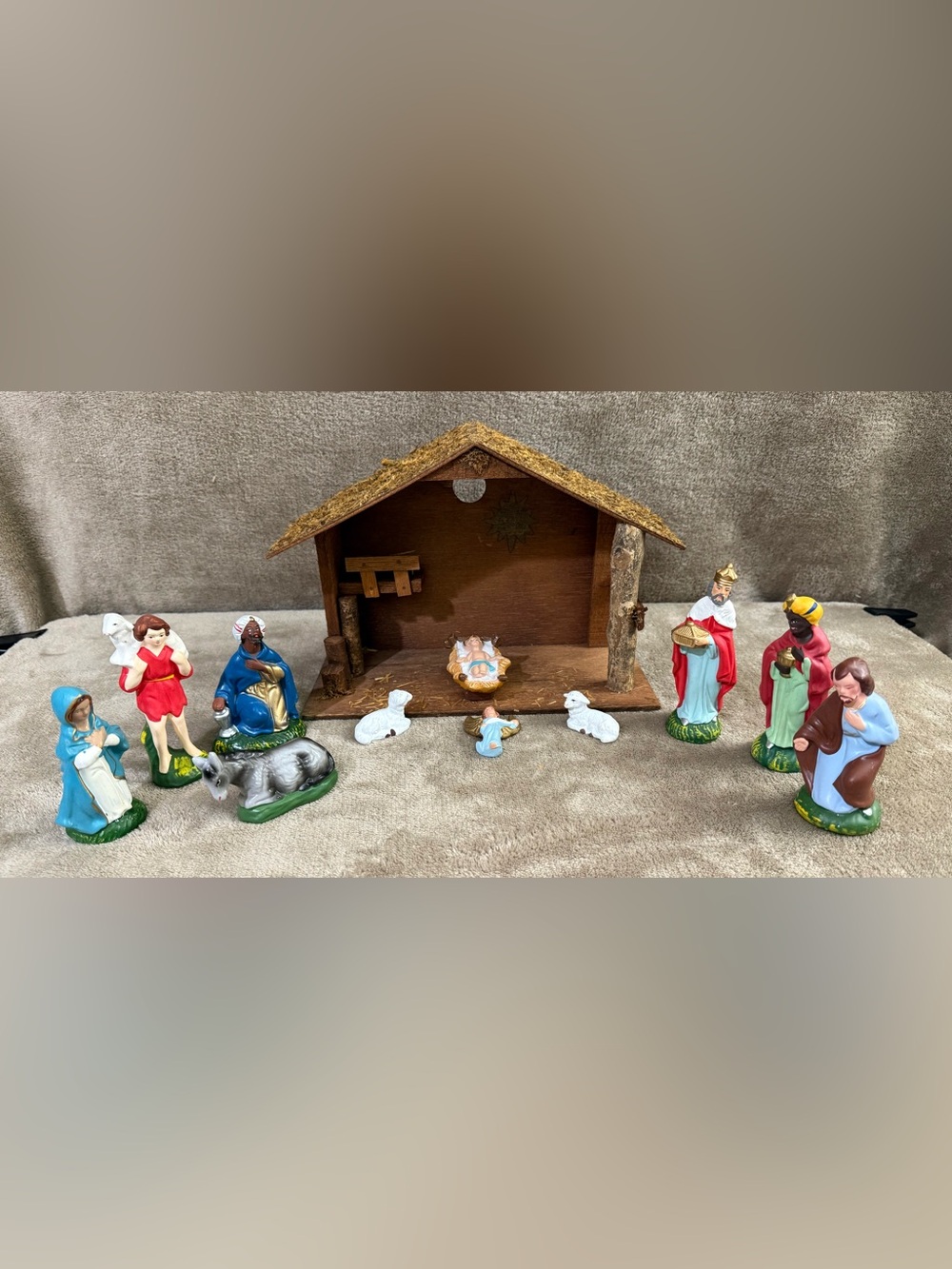 Vintage 12 Pc Ceramic Nativity Set W/ Wooden Scene - Made In Japan